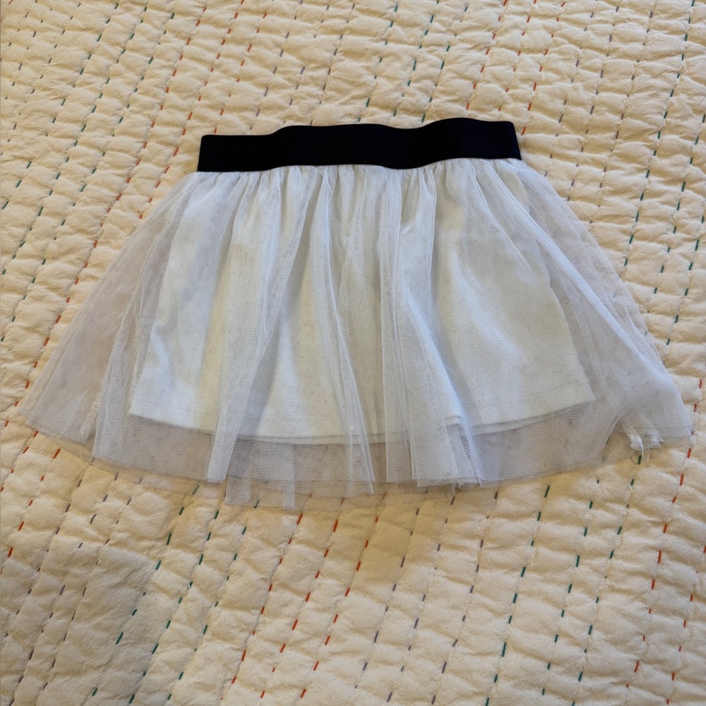 Epic size 5 girls Elegant White Tulle Skirt in good used condition